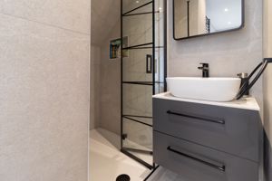 Shower room- click for photo gallery